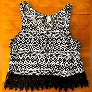 Black/white patterned crop tank top